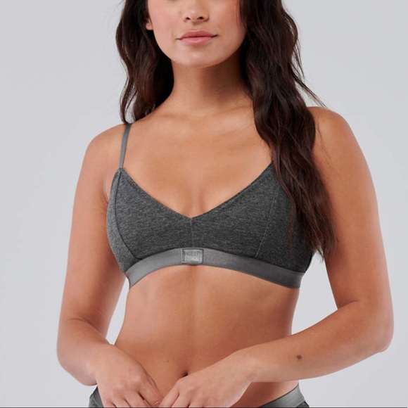 *NWT* Hollister Gilly Hicks Logo Triangle Bralette - Picture 2 of 4